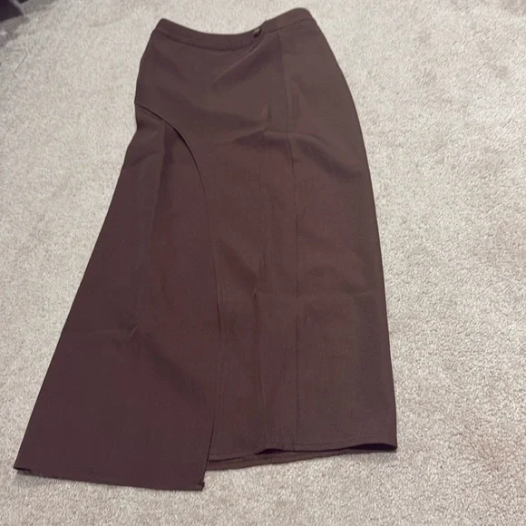 NWT Lulus midi wrap skirt in brown| size M - Picture 3 of 10